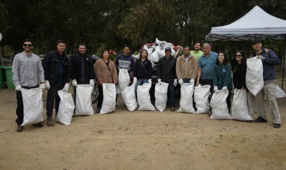 Exitosa primera Jornada de limpieza en el humedal Estero Chimbarongo: se retiró 230 kilos de basura